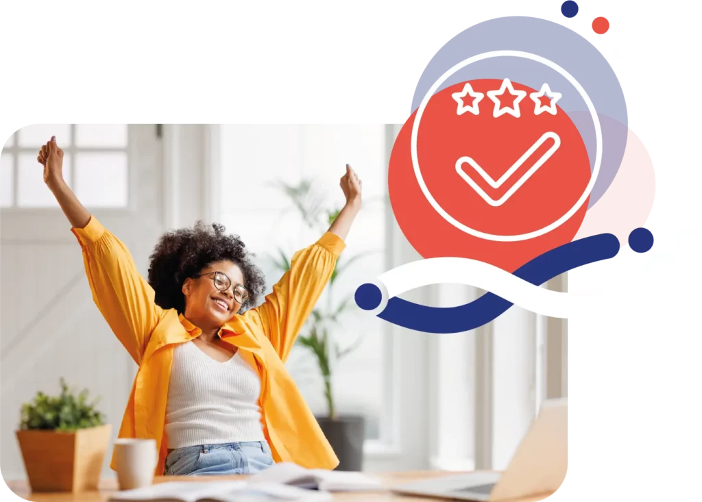 Entrepreneure rayonnante levant les bras, symbolisant les résultats obtenus grâce aux formules de copilotage Point M : accompagnement clair, accessible et adapté au revenu des micro-entrepreneurs du Tarn.